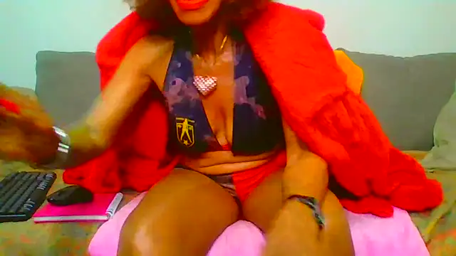 ModelZoee online show from July 4, 6:52 am