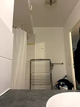 Snapshot of Renoirmonter chatting on October 20, 7:42 am Renoirmonter online show from October 20, 7:42 am