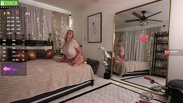 Snapshot of LoveMoScarlett chatting on November 4, 5:45 pm LoveMoScarlett online show from November 4, 5:45 pm