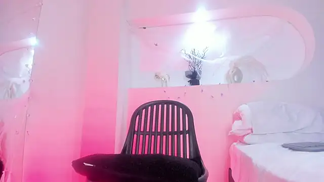 Snapshot of Hot_valerygh chatting on November 6, 7:15 pm Hot valerygh online show from November 6, 7:15 pm