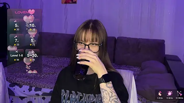 Snapshot of Romanhavesweetydick777 chatting on November 17, 5:52 pm Romanhavesweetydick777 online show from November 17, 5:52 pm