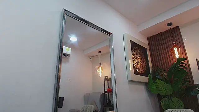 Coral Lise online show from October 21, 11:11 am