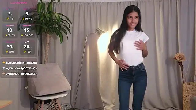 Snapshot of YuliethPetite chatting on February 25, 11:09 am YuliethPetite online show from February 25, 11:09 am