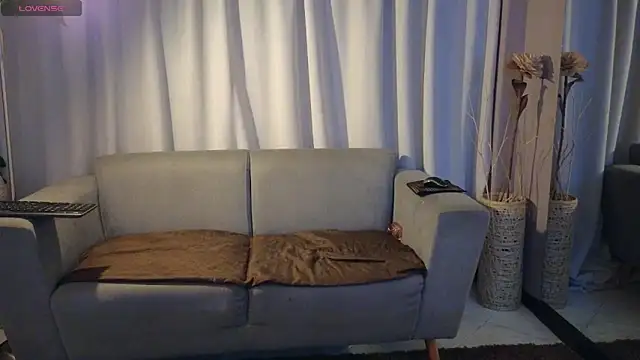 Snapshot of YuliethPetite chatting on March 3, 12:00 pm YuliethPetite online show from March 3, 12:00 pm