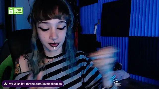 Snapshot of lovelockedlips chatting on May 22, 4:01 pm lovelockedlips online show from May 22, 4:01 pm