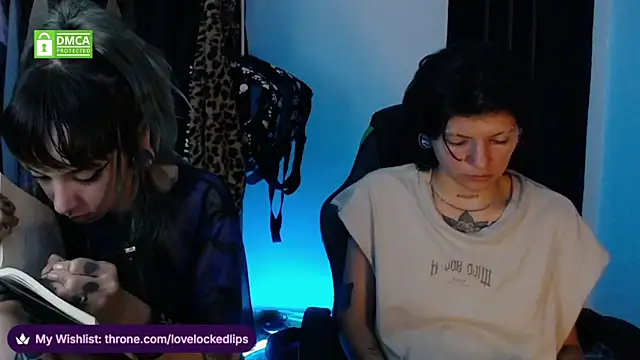 Snapshot of lovelockedlips chatting on May 28, 3:26 am lovelockedlips online show from May 28, 3:26 am