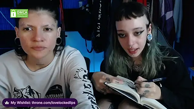 Snapshot of lovelockedlips chatting on June 1, 6:15 am lovelockedlips online show from June 1, 6:15 am
