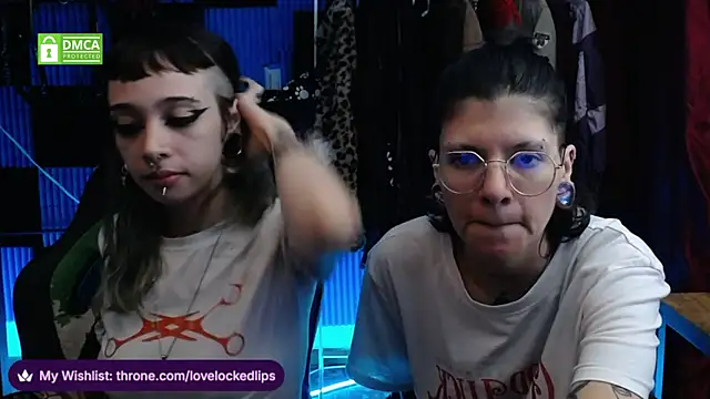 Snapshot of lovelockedlips chatting on June 8, 5:19 am lovelockedlips online show from June 8, 5:19 am