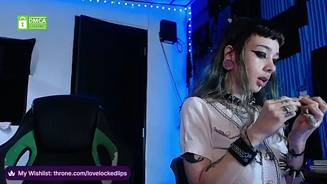 Snapshot of lovelockedlips chatting on July 11, 3:04 pm lovelockedlips online show from July 11, 3:04 pm
