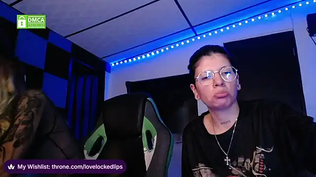 Snapshot of lovelockedlips chatting on July 16, 1:11 am lovelockedlips online show from July 16, 1:11 am