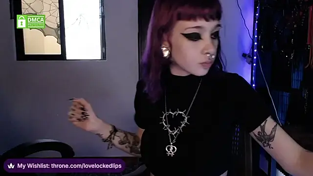 Snapshot of lovelockedlips chatting on August 2, 2:21 am lovelockedlips online show from August 2, 2:21 am