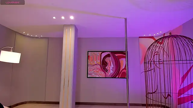 CandaseRussell online show from September 23, 8:23 pm