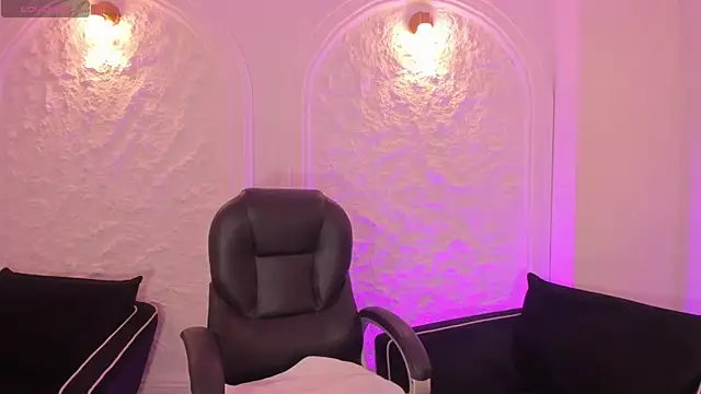 CandaseRussell online show from December 15, 1:10 am