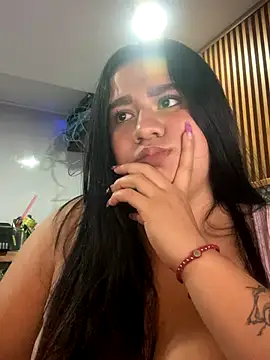 Snapshot of Vaiolet_2222 chatting on September 13, 5:51 am Vaiolet 2222 online show from September 13, 5:51 am