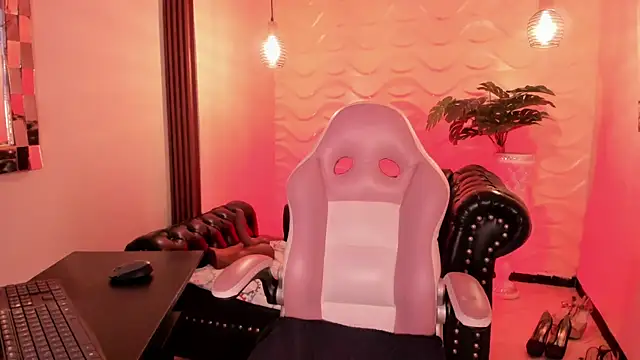 Snapshot of loress_ass_mature chatting on December 1, 11:37 am loress ass mature online show from December 1, 11:37 am