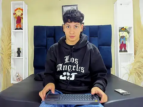 Jhojan twink online show from September 21, 11:23 am