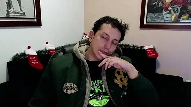 Snapshot of hardaftercum chatting on December 3, 3:25 am hardaftercum online show from December 3, 3:25 am