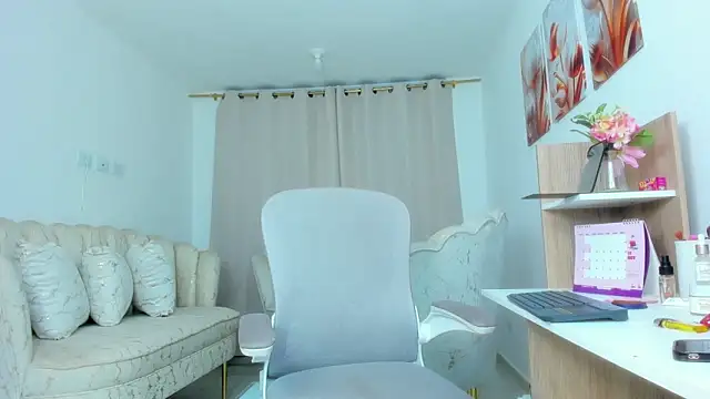 Snapshot of karol_f00x chatting on November 29, 2:03 am karol f00x online show from November 29, 2:03 am