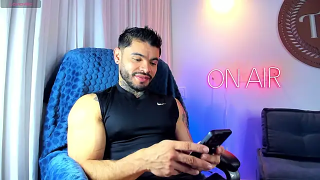 Snapshot of thiagoferrari2 chatting on November 15, 2:53 am thiagoferrari2 online show from November 15, 2:53 am