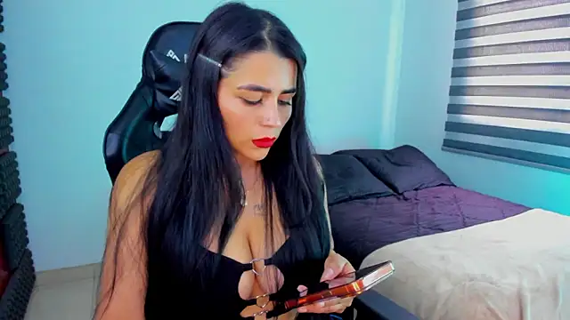 hannarusso online show from March 4, 8:15 pm