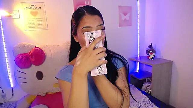 Snapshot of Emilybutterfly1 chatting on November 20, 11:15 pm Emilybutterfly1 online show from November 20, 11:15 pm