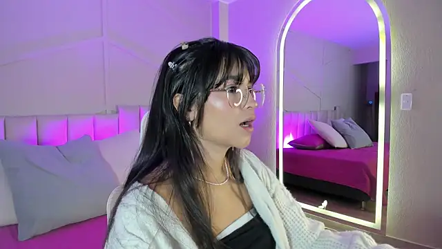 Snapshot of Eimmy_bm chatting on October 13, 7:03 pm Eimmy bm online show from October 13, 7:03 pm