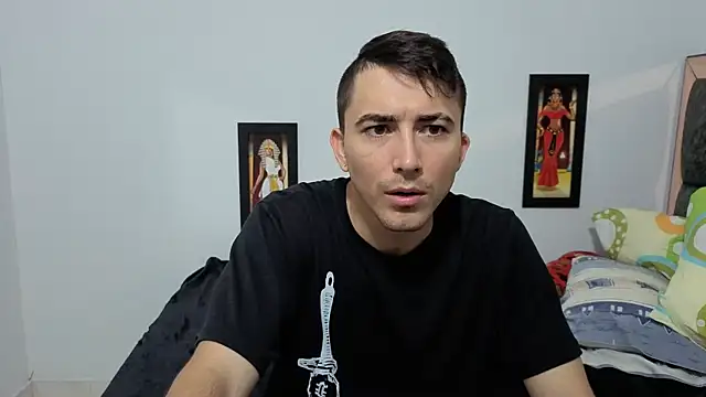 pareja curiosa19 online show from November 25, 8:20 pm