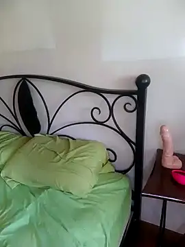 emiliemilf online show from September 22, 7:27 pm