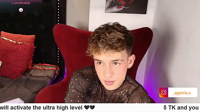 Snapshot of LiamWildx20 chatting on October 21, 12:33 am LiamWildx20 online show from October 21, 12:33 am