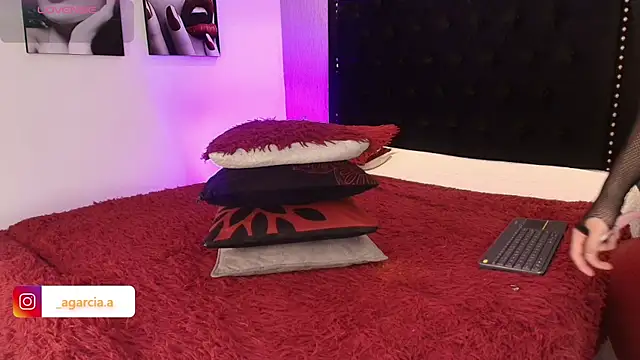 LiamWildx20 online show from November 9, 4:44 am