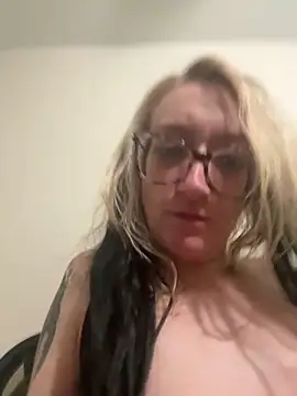 Snapshot of Kittaekatt chatting on February 21, 12:39 pm Kittaekatt online show from February 21, 12:39 pm