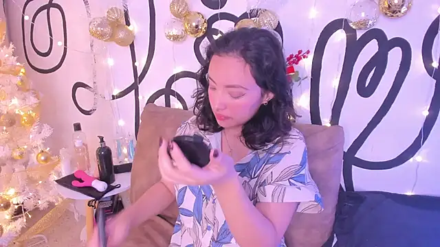 Snapshot of Angelica_Moon21 chatting on November 6, 5:19 am Angelica Moon21 online show from November 6, 5:19 am