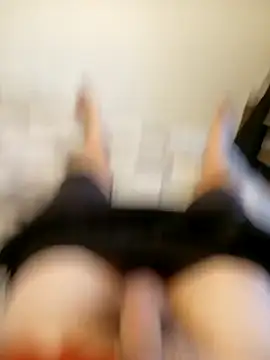 Snapshot of Dglo0000 chatting on April 4, 9:29 am Dglo0000 online show from April 4, 9:29 am