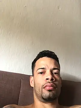 Snapshot of HenriquePhn chatting on June 5, 11:38 am HenriquePhn online show from June 5, 11:38 am