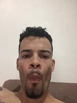 Snapshot of HenriquePhn chatting on June 20, 7:05 pm HenriquePhn online show from June 20, 7:05 pm