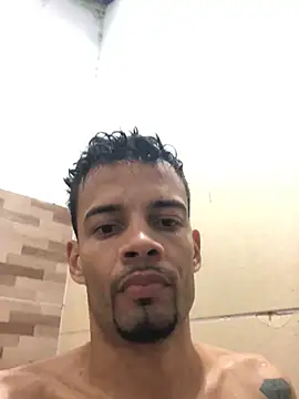 Snapshot of HenriquePhn chatting on June 25, 9:41 pm HenriquePhn online show from June 25, 9:41 pm