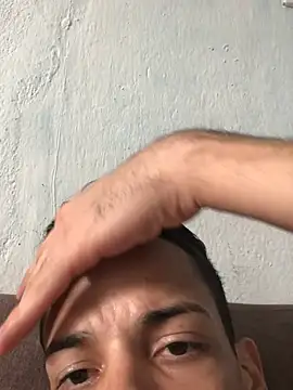 Snapshot of HenriquePhn chatting on June 28, 6:58 pm HenriquePhn online show from June 28, 6:58 pm