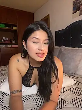 andrea gomes  online show from March 16, 9:02 am