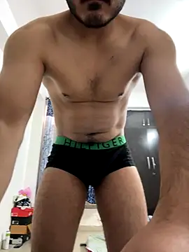 Guccilonda17 online show from November 30, 7:56 am