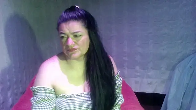Snapshot of sexy_camy1 chatting on April 27, 1:58 am sexy camy1 online show from April 27, 1:58 am
