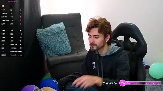 Snapshot of Aaron_malikk chatting on September 25, 11:25 am Aaron malikk online show from September 25, 11:25 am