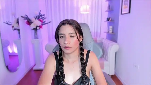 hanna mils online show from May 1, 11:48 am