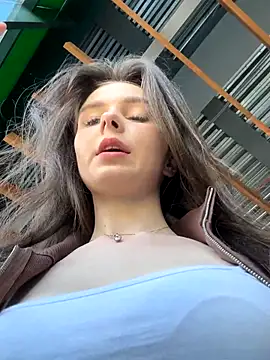 MilaBee online show from September 18, 8:27 am