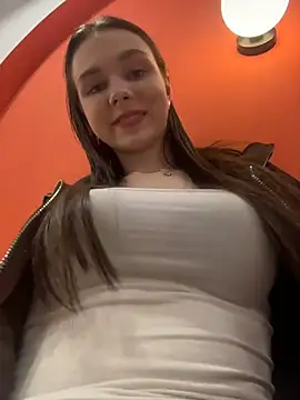 MilaBee online show from March 13, 11:17 am