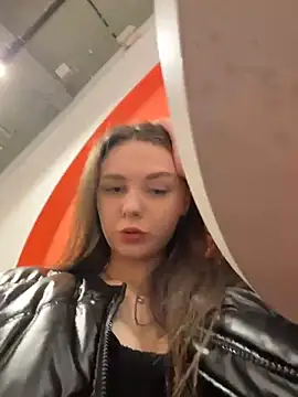 MilaBee online show from May 10, 11:37 am