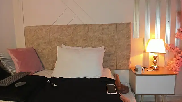 angelinarouse  online show from December 22, 5:04 am