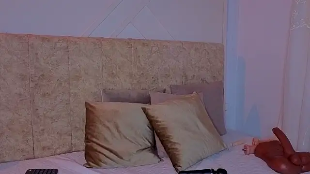 angelinarouse  online show from June 13, 3:15 am