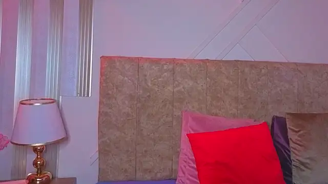 Snapshot of angelinarouse_ chatting on June 27, 4:17 am angelinarouse online show from June 27, 4:17 am