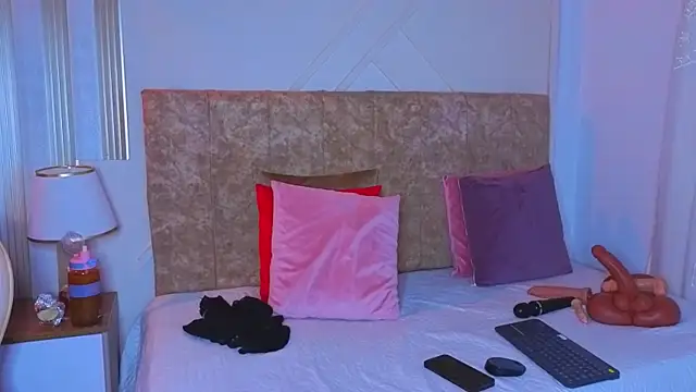 Snapshot of angelinarouse_ chatting on June 28, 4:07 am angelinarouse online show from June 28, 4:07 am