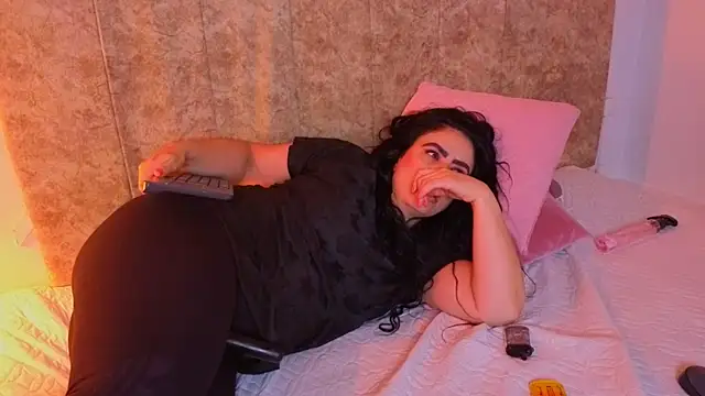 Snapshot of angelinarouse_ chatting on July 11, 8:28 am angelinarouse online show from July 11, 8:28 am